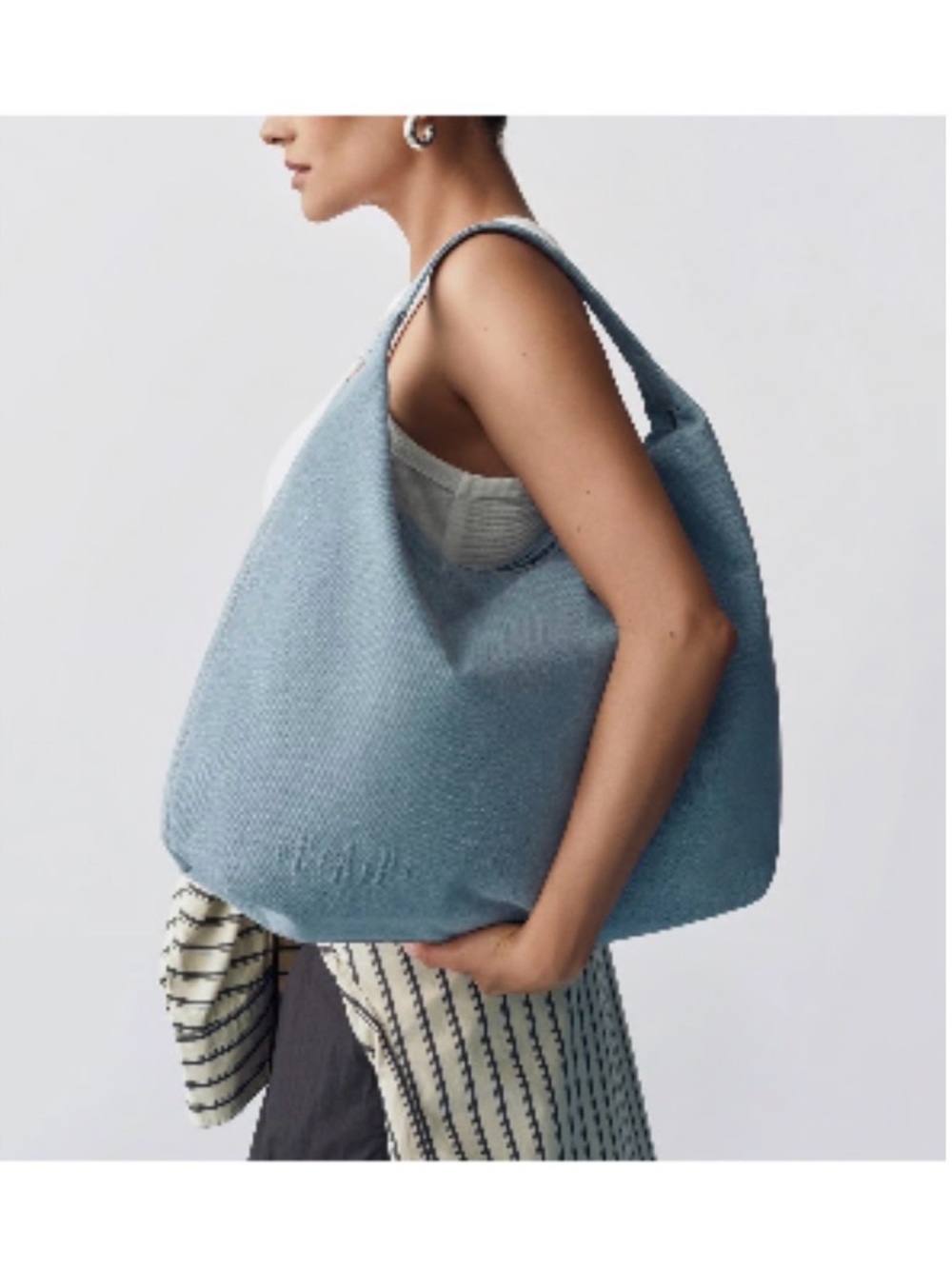 Gap x Beis Travel Hobo - Picture 2 of 6